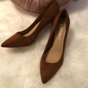 Women Mid-heel pump Brand New!!!